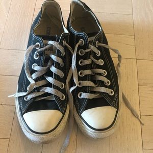 Black converse sneakers